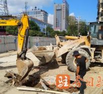 大乳房女人下体被男人操高温下的坚守｜道路建设者用汗水铺就畅通路